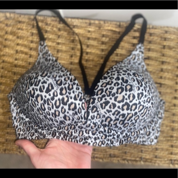 VS plunge bra EUC - Picture 5 of 8